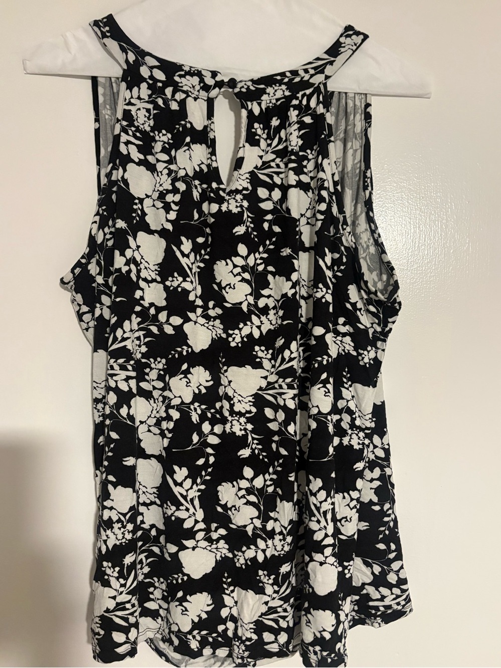 NWOT Loveappella Black White Floral Faux Wrap Tank Top - Picture 6 of 6